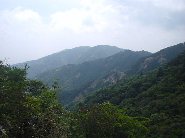 登山口「宮妻峡」に向かう