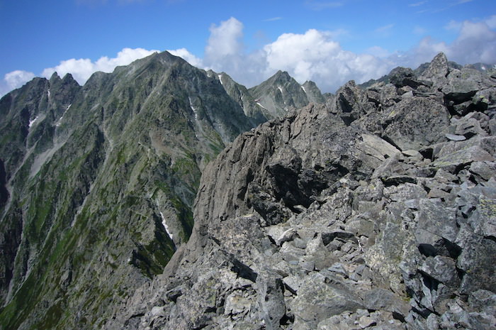 前穂高岳山頂から見た奥穂高岳