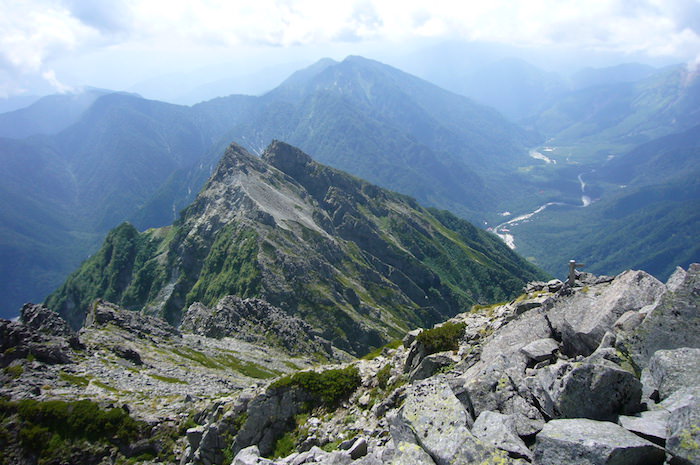 前穂高岳山頂から見た上高地