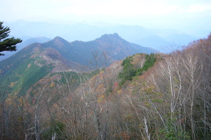 赤く染まりはじめた山々