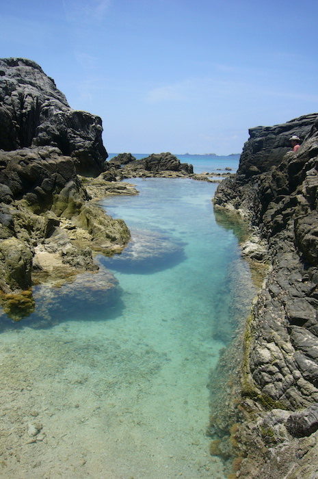 透き通る海