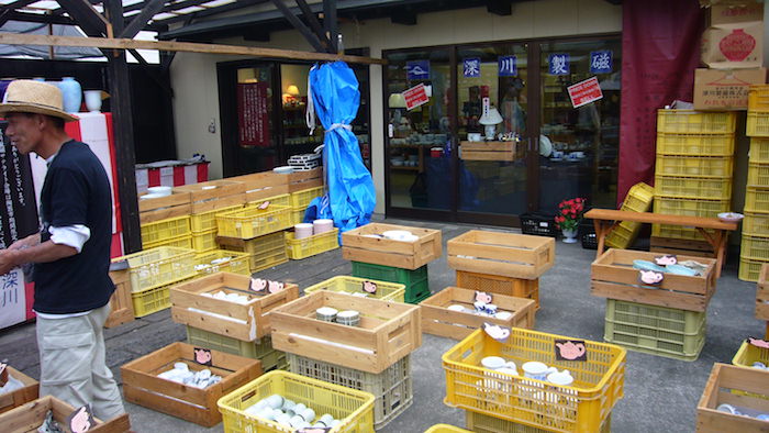 有田陶器市で深川製磁のお店