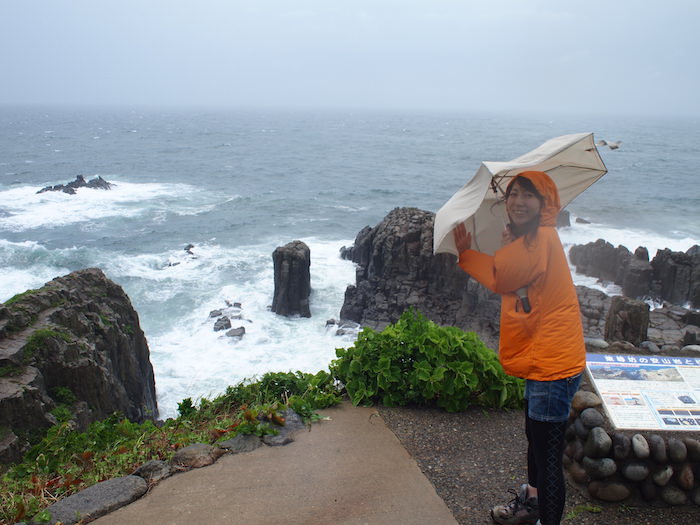 暴風雨の中の東尋坊