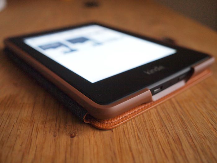 Kindle Paperwhite 純正レザーカバー折り返し