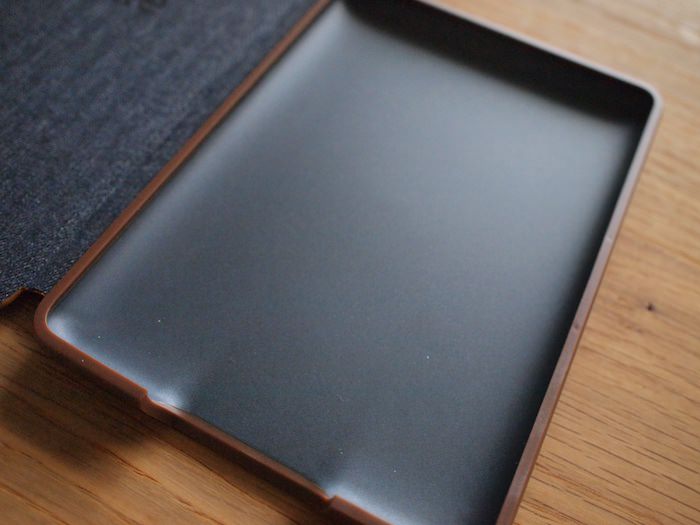 Kindle Paperwhite 純正レザーカバーのフィット感