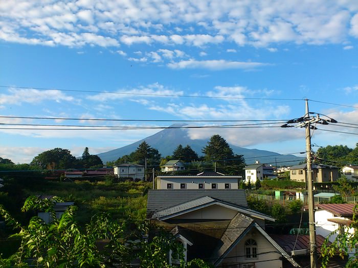 河口湖の宿から見る富士山