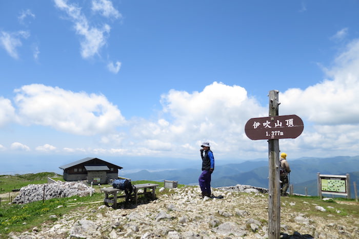 伊吹山の山頂
