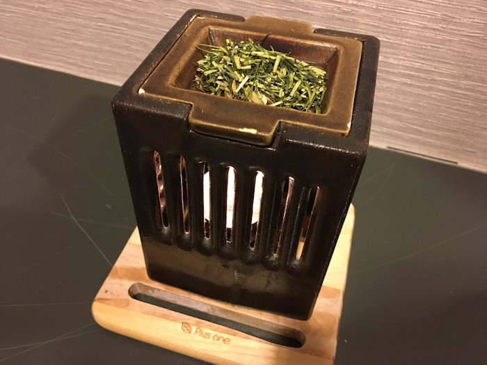 IMG_6451.JPG 玄関では茶香炉でお茶の匂いでリラックス