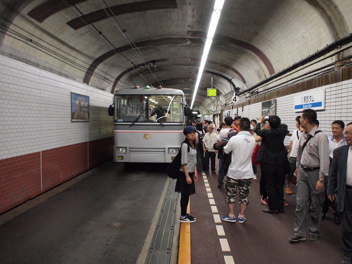 関電トンネルトローリーバス