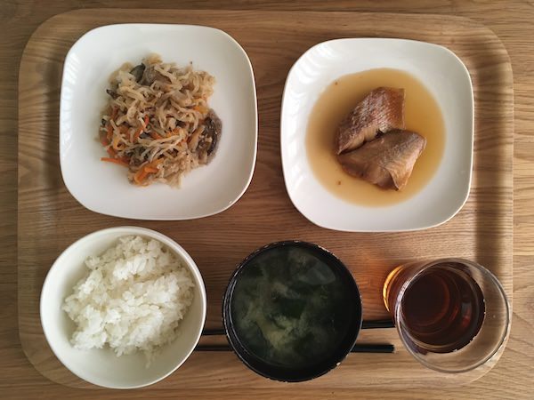 お惣菜の定期宅配「おかん」の食事