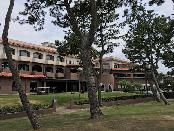 あわじ浜離宮の裏手には慶野松原