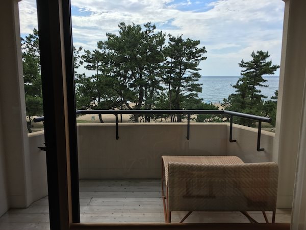 あわじ浜離宮の部屋のテラスからの眺め