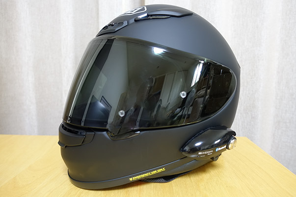 B+COM Musicを装着したSHOEI Z-7ヘルメット
