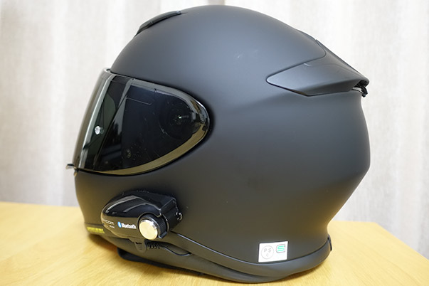B+COM Musicを装着したSHOEI Z-7ヘルメット
