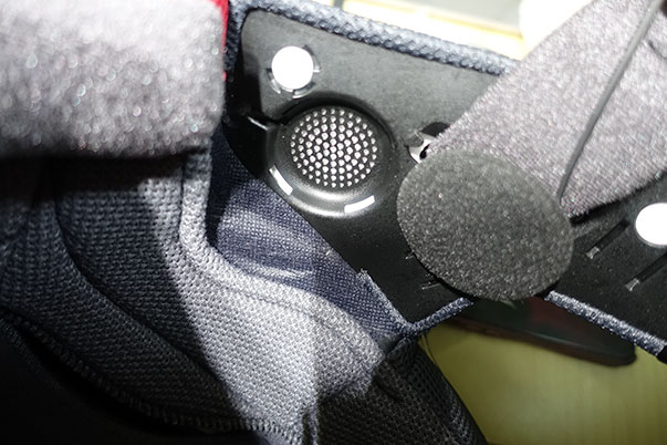 B+COM Musicの標準スピーカーはSHOEI Z-7に入らない