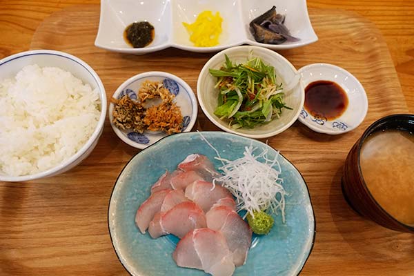 海ごはん山ごはん マルキヨのランチ「天然クエのお造り定食」