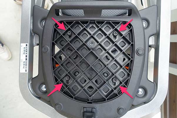 リアボックス GIVI B37のボルト固定箇所