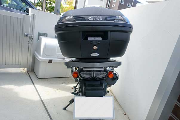 セロー250キャリアとリアボックス GIVI B37の横幅