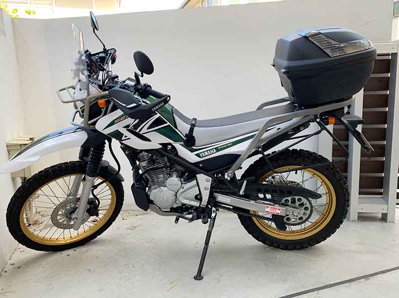 セローにリアボックスGIVI B47を搭載