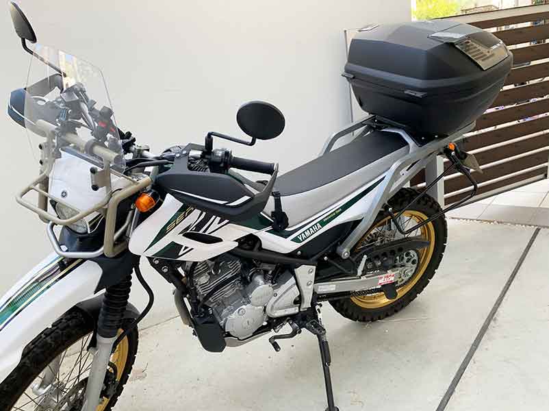 セローにリアボックスGIVI B47を搭載