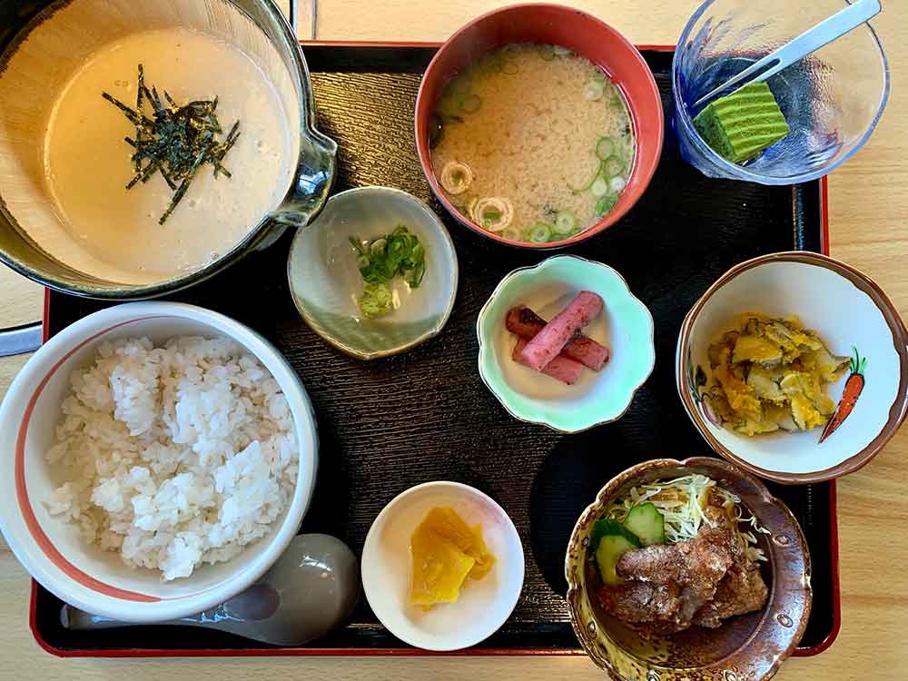「こっとん亭」で麦とろ定食を食べた