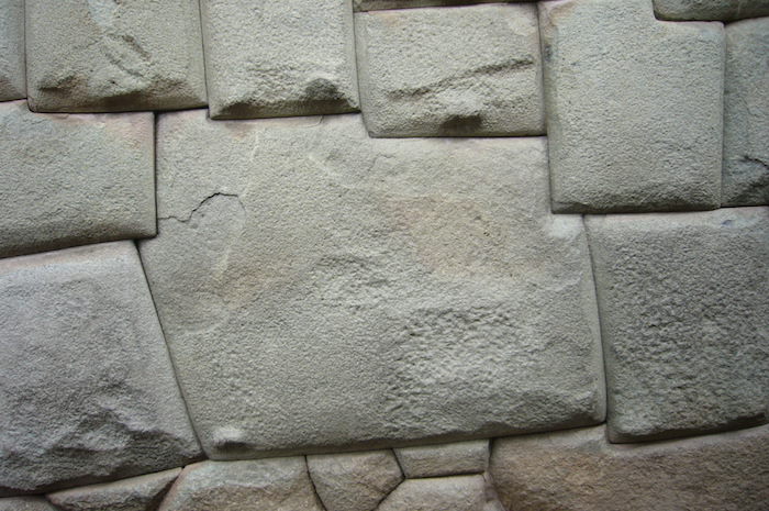 クスコ 12角の石