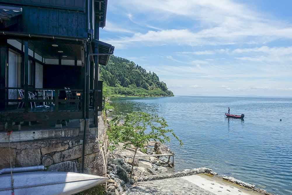 古道具 海津カフェのテラス席の景色
