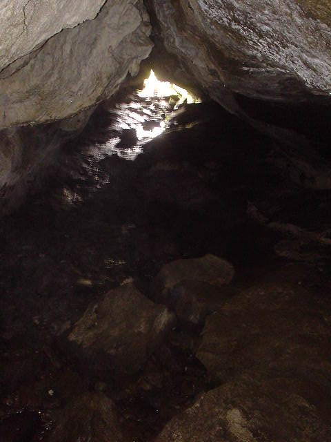 鍾乳洞の洞窟 - ケプラー・トラック - NZトレッキング