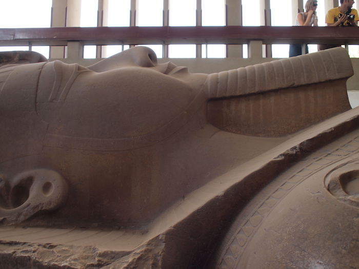 メンフィス博物館 ラメセス2世の巨像