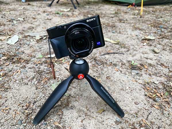 キャンプツーリングに持っていくカメラと三脚