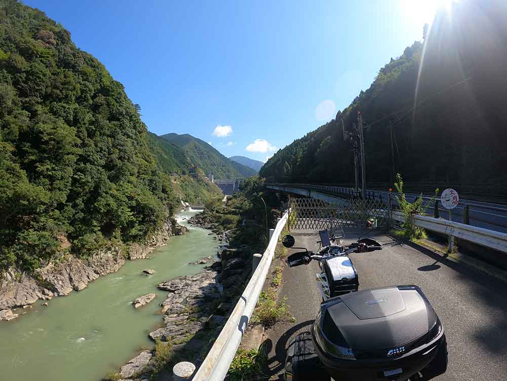 169号線から大滝ダムを望む