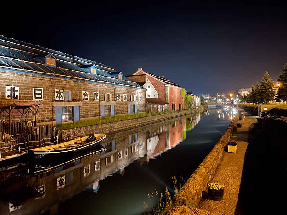 夜の小樽運河ライトアップ